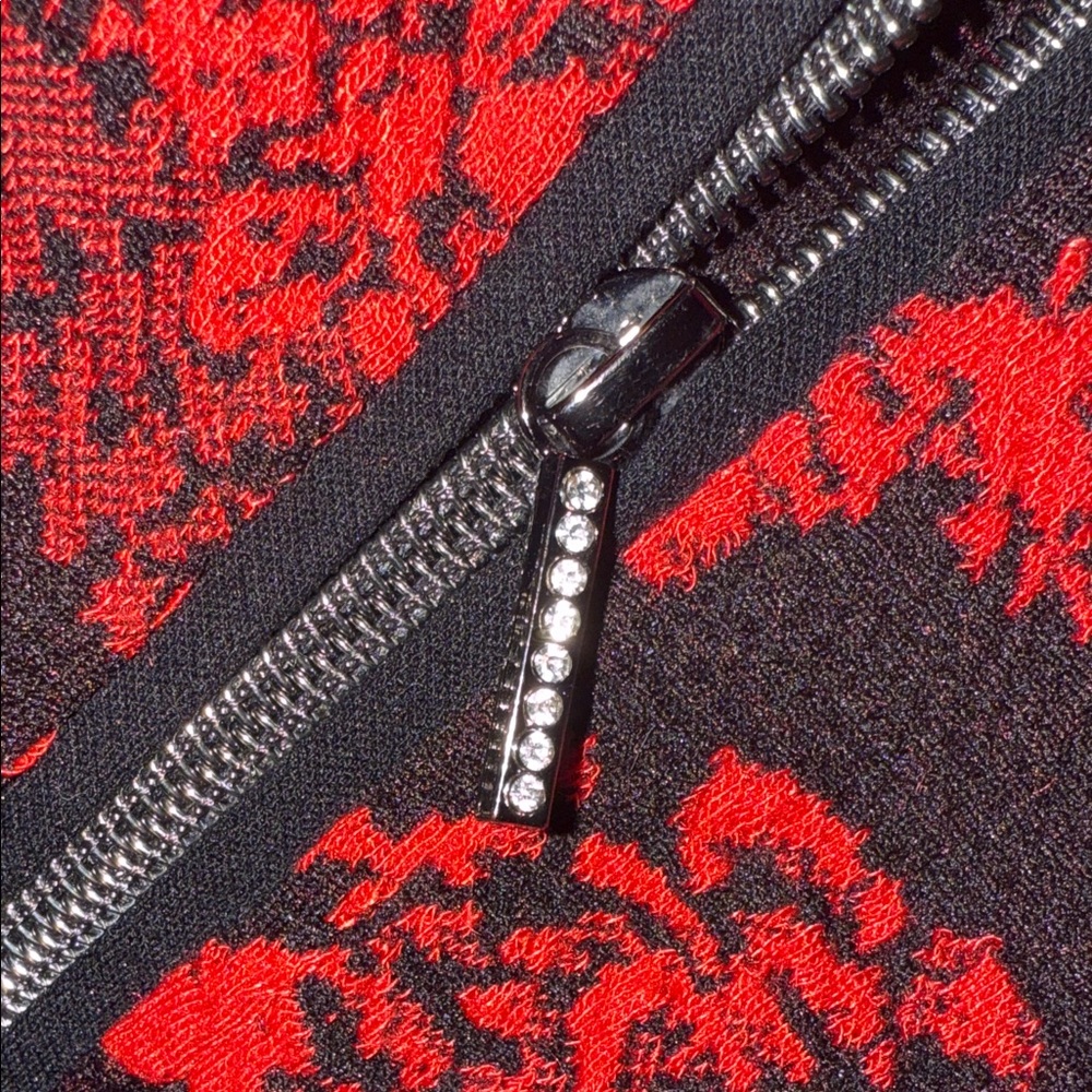 Vintage Onque Casual Floral Jacquard Red and Black Textured Women's Zip Jacket - Picture 4 of 4
